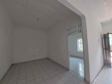 DISEWAKAN RUMAH SIAP HUNI KOMPLEK LARANGAN INDAH