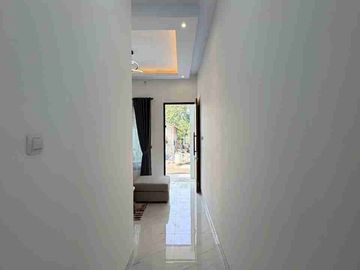 RUMAH MEWAH KONTEMPORER MODERN 2 LANTAI FURNISHED DENGAN ROOF TOP LUAS DI JALAN KALIURANG KM 13 NGEMPLAK SLEMAN