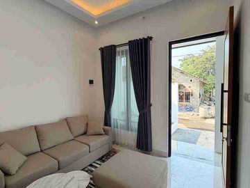 RUMAH MEWAH KONTEMPORER MODERN 2 LANTAI FURNISHED DENGAN ROOF TOP LUAS DI JALAN KALIURANG KM 13 NGEMPLAK SLEMAN