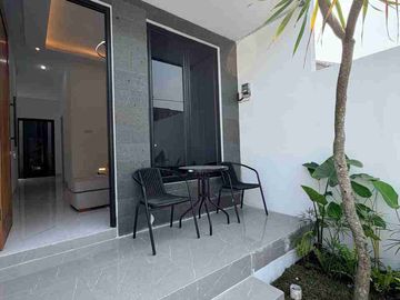 RUMAH MEWAH KONTEMPORER MODERN 2 LANTAI FURNISHED DENGAN ROOF TOP LUAS DI JALAN KALIURANG KM 13 NGEMPLAK SLEMAN