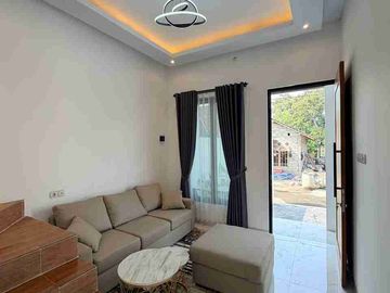RUMAH MEWAH KONTEMPORER MODERN 2 LANTAI FURNISHED DENGAN ROOF TOP LUAS DI JALAN KALIURANG KM 13 NGEMPLAK SLEMAN