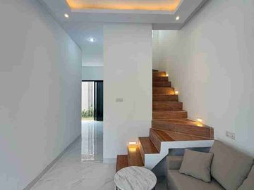 RUMAH MEWAH KONTEMPORER MODERN 2 LANTAI FURNISHED DENGAN ROOF TOP LUAS DI JALAN KALIURANG KM 13 NGEMPLAK SLEMAN