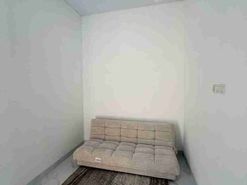 RUMAH MEWAH KONTEMPORER MODERN 2 LANTAI FURNISHED DENGAN ROOF TOP LUAS DI JALAN KALIURANG KM 13 NGEMPLAK SLEMAN