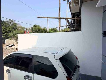 RUMAH MEWAH KONTEMPORER MODERN 2 LANTAI FURNISHED DENGAN ROOF TOP LUAS DI JALAN KALIURANG KM 13 NGEMPLAK SLEMAN