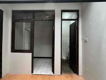 2 Lantai Hijau Asri Siap Huni di KBP
