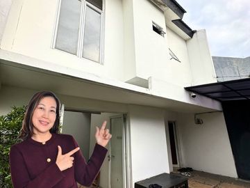 Dijual Rumah dengan 2 Lantai, Bangunan Kokoh di Komplek Ptb Duren Sawit Jakarta Timur.