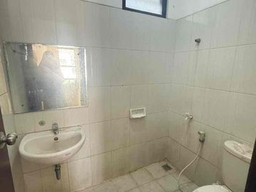 Disewakan rumah pinggir jalan puri beta 2 cocok untuk usaha dan hunian