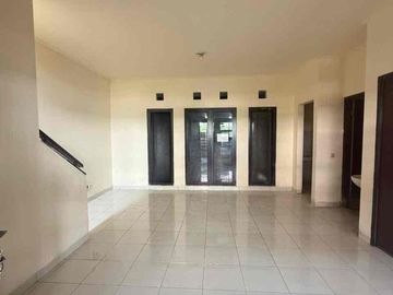 Disewakan rumah pinggir jalan puri beta 2 cocok untuk usaha dan hunian