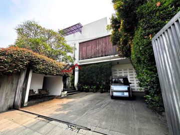 Rumah Mewah Dan Asri Open Space Di Kemang