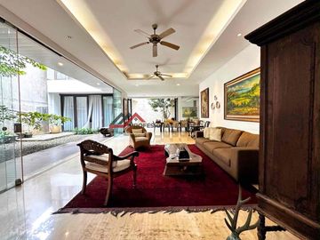 Rumah Mewah Dan Asri Open Space Di Kemang