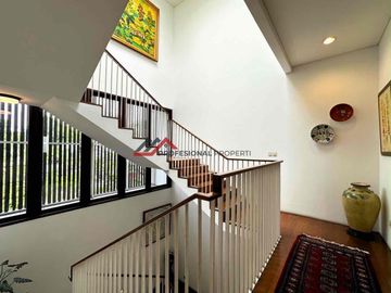 Rumah Mewah Dan Asri Open Space Di Kemang