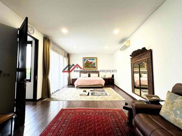 Rumah Mewah Dan Asri Open Space Di Kemang