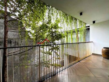 Rumah Mewah Dan Asri Open Space Di Kemang