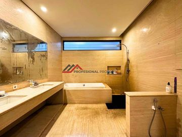 Rumah Mewah Dan Asri Open Space Di Kemang