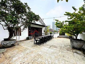 Rumah Mewah Dan Asri Open Space Di Kemang