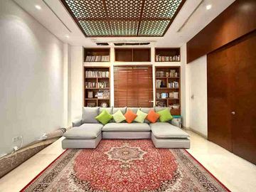 Patra Kuningan Luxury Tropical House Jalan Lebar Posisi Hoek