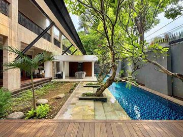 Patra Kuningan Luxury Tropical House Jalan Lebar Posisi Hoek