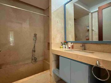 Patra Kuningan Luxury Tropical House Jalan Lebar Posisi Hoek
