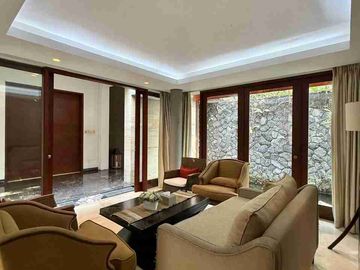Patra Kuningan Luxury Tropical House Jalan Lebar Posisi Hoek
