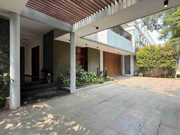 Patra Kuningan Luxury Tropical House Jalan Lebar Posisi Hoek