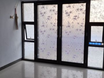 Jual Rumah SHM di Tugu Utara Koja, 2 Lantai dengan Plafon Tinggi dan Lingkungan Aman