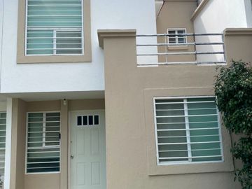 CASA EN VENTA EN BRISAS DEL CAMPO EN CLUSTER