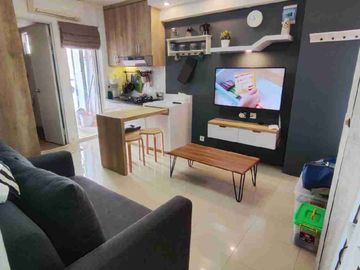 Sewa 2BR Hook  Lantai Rendah diatas Family Mart Tower Heliconia Bassura City Apartement