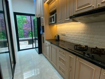 Disewakan Rumah Siap Huni Plus Attic Harga Terjangkau Cluster Wisteria, Cakung, Jakarta Timur, 007