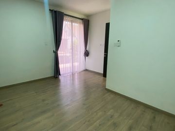 Disewakan Rumah Siap Huni Plus Attic Harga Terjangkau Cluster Wisteria, Cakung, Jakarta Timur, 007