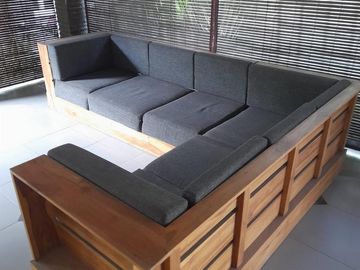Villa Semi Furnished 3 Kamar Tidur Disewakan, di Canggu