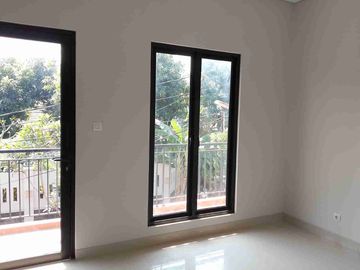Rumah Baru 2 lantai di Griya Loka BSD