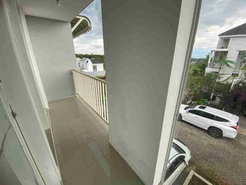 Rumah Modern 2 Lantai Perum Ngijo Karangploso