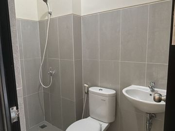 DISEWAKAN CEPAT RUKO SORRENTO GRANDE EAST LANTAI 2 DI GADING SERPONG