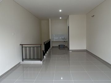 DISEWAKAN CEPAT RUKO SORRENTO GRANDE EAST LANTAI 2 DI GADING SERPONG