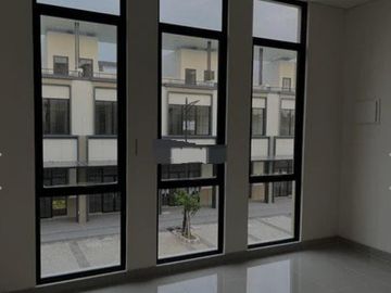 DISEWAKAN RUKO HUDSON  TYPE ALFRESCO DOUBLE FACADE 3lt FULL BANGUNAN DI GADING SERPONG