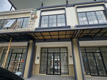 DISEWAKAN CEPAT  RUKO HUDSON ARCADE – DOUBLE BALCONY & ROOFTOP DI GADING SERPONG