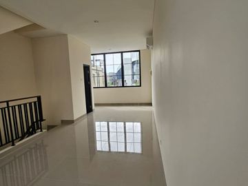DISEWAKAN CEPAT  RUKO HUDSON ARCADE – DOUBLE BALCONY & ROOFTOP DI GADING SERPONG
