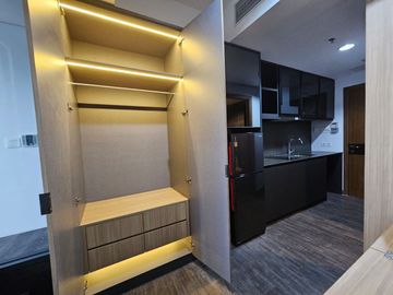 Disewakan Apartemen 1 BR Full Furnished The Smith, Deket pintu kluar tol Alam Sutera