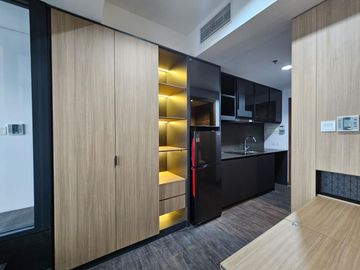 Disewakan Apartemen 1 BR Full Furnished The Smith, Deket pintu kluar tol Alam Sutera