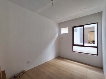 For Sale 2 Storey Townhouse in East Fairview Park Subd Fairview, Q.C. KSA
