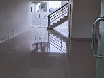Disewa Ruko Unfurnish 3 Lantai di Cleon Park JGC, 2 Muka, Luas Bangunan 213m² dan Harga 150 Juta/Tahun