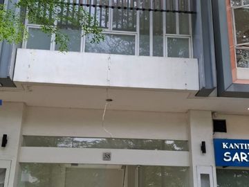 Disewa Ruko Unfurnish 3 Lantai di Cleon Park JGC, 2 Muka, Luas Bangunan 213m² dan Harga 150 Juta/Tahun