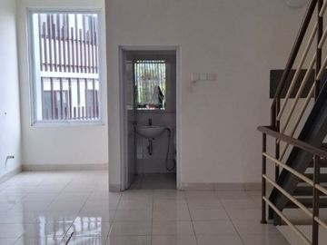 Disewa Ruko Unfurnish 3 Lantai di Cleon Park JGC, 2 Muka, Luas Bangunan 213m² dan Harga 150 Juta/Tahun