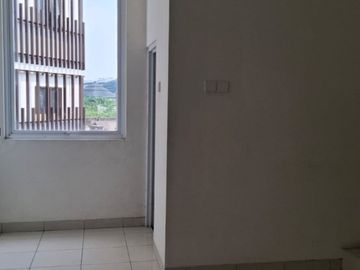 Disewa Ruko Unfurnish 3 Lantai di Cleon Park JGC, 2 Muka, Luas Bangunan 213m² dan Harga 150 Juta/Tahun