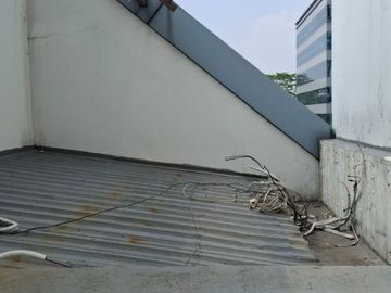 Disewa Ruko Unfurnish 3 Lantai di Cleon Park JGC, 2 Muka, Luas Bangunan 213m² dan Harga 150 Juta/Tahun