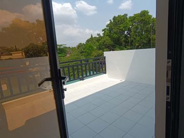 For Sale 3 Storey Modern Townhouse in East Fairview Park Subd Fairview, Q.C. KSA