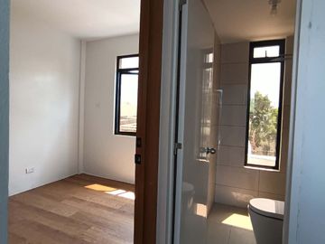 For Sale 3 Storey Modern Townhouse in East Fairview Park Subd Fairview, Q.C. KSA