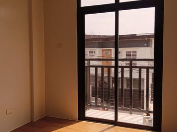 For Sale 3 Storey Modern Townhouse in East Fairview Park Subd Fairview, Q.C. KSA