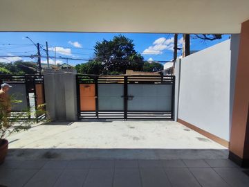 For Sale 3 Storey Townhouse in West Fairview, Q.C. KSA