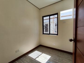 For Sale 3 Storey Townhouse in West Fairview, Q.C. KSA